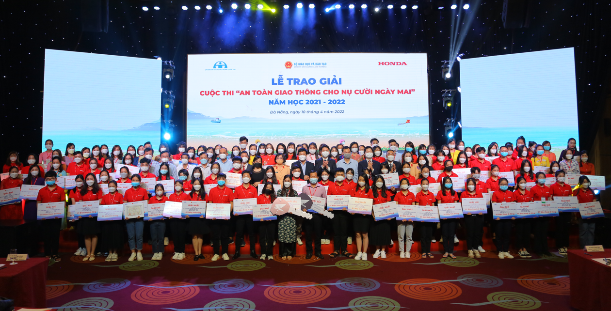 LỄ TRAO GIẢI CUỘC THI “AN TOÀN GIAO THÔNG CHO NỤ CƯỜI NGÀY MAI”  NĂM HỌC 2021 – 2022